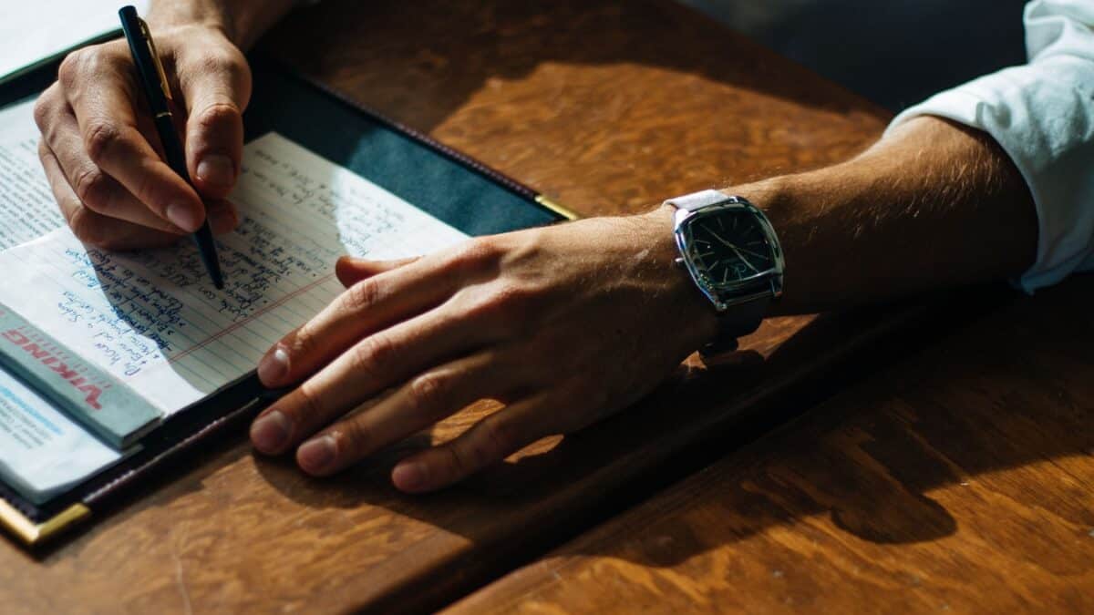 Man writing notes down for a perfect cover letter for his job search